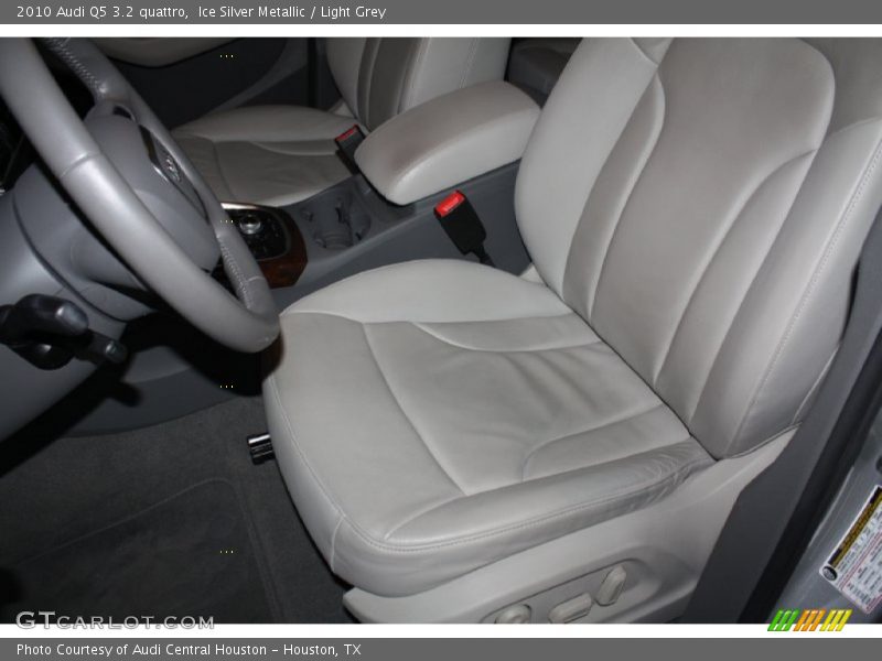 Ice Silver Metallic / Light Grey 2010 Audi Q5 3.2 quattro