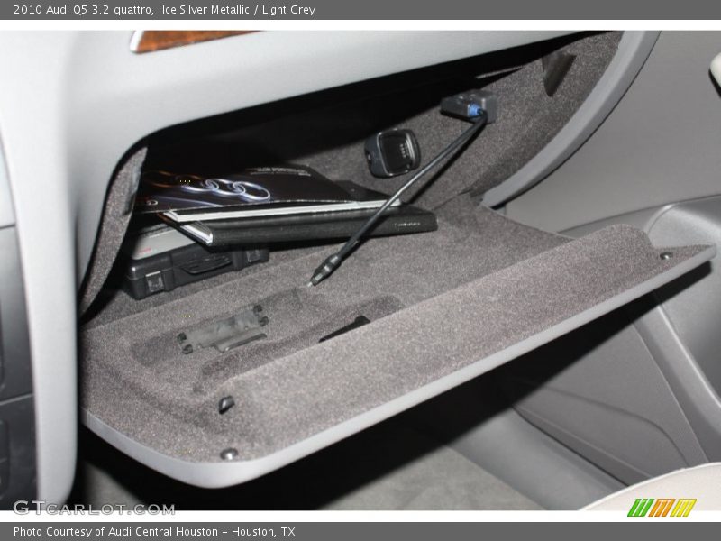 Ice Silver Metallic / Light Grey 2010 Audi Q5 3.2 quattro