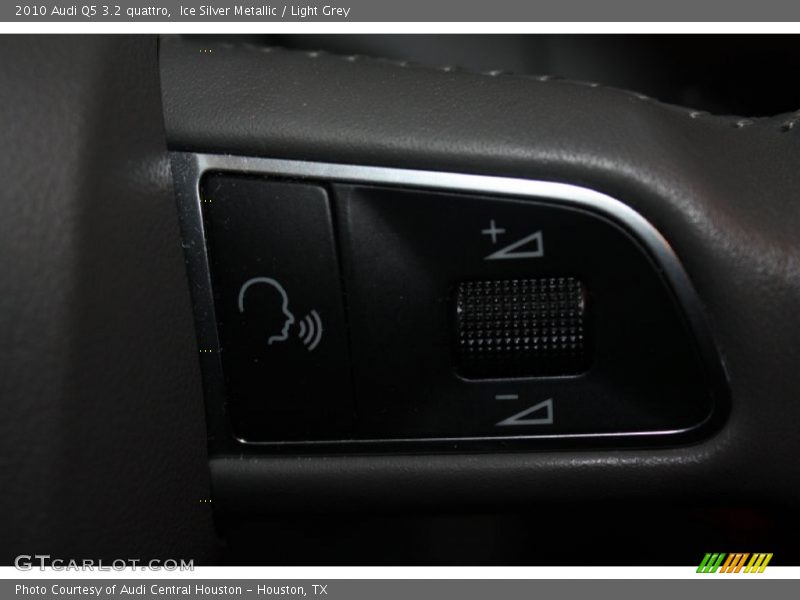 Ice Silver Metallic / Light Grey 2010 Audi Q5 3.2 quattro