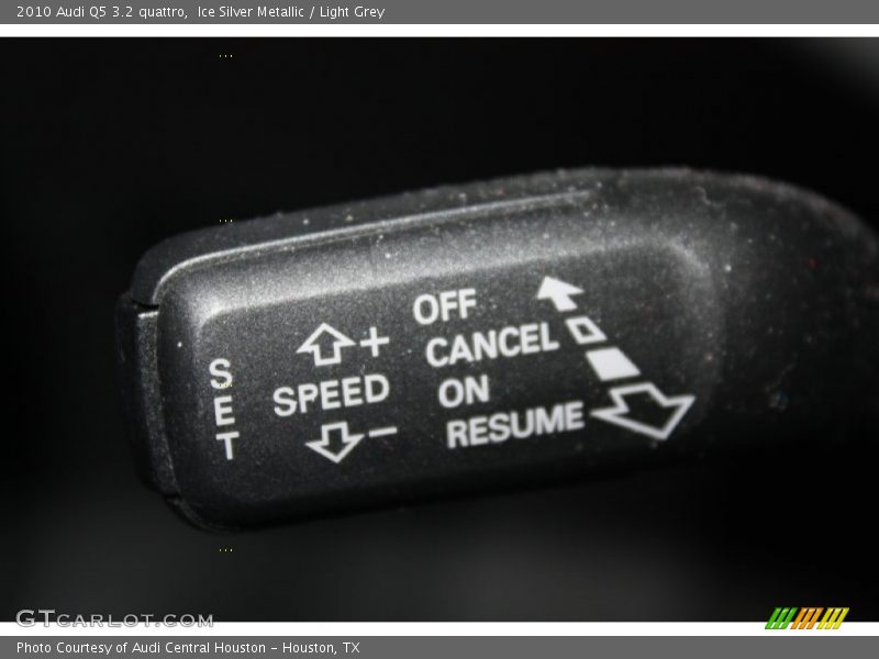 Ice Silver Metallic / Light Grey 2010 Audi Q5 3.2 quattro