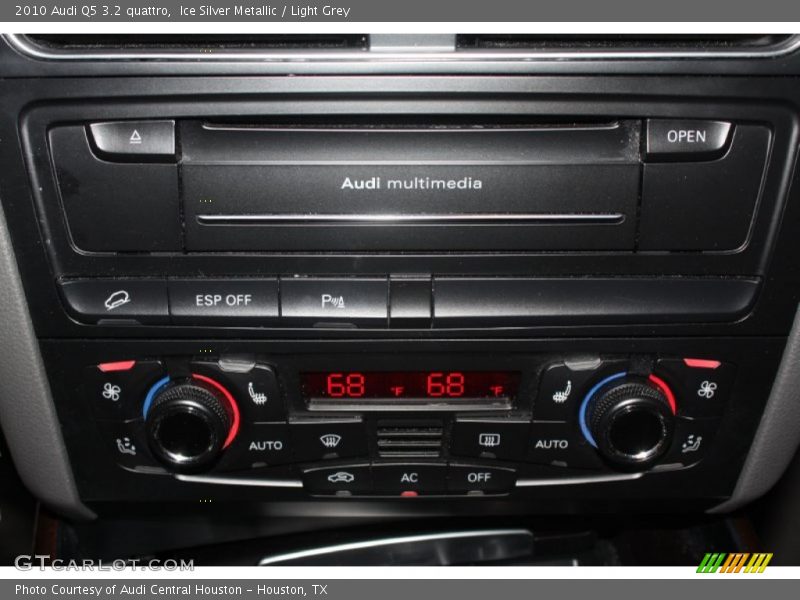 Ice Silver Metallic / Light Grey 2010 Audi Q5 3.2 quattro