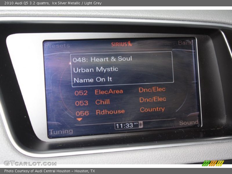 Ice Silver Metallic / Light Grey 2010 Audi Q5 3.2 quattro