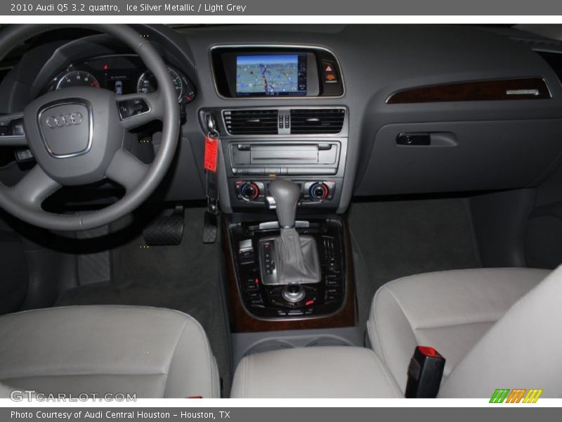 Ice Silver Metallic / Light Grey 2010 Audi Q5 3.2 quattro