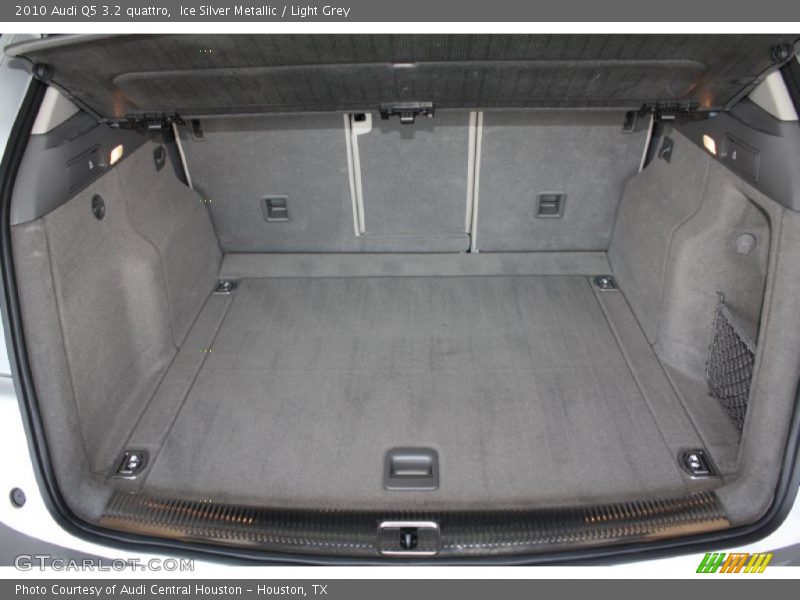 Ice Silver Metallic / Light Grey 2010 Audi Q5 3.2 quattro