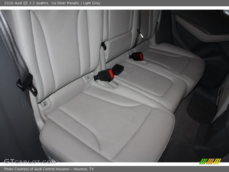 Ice Silver Metallic / Light Grey 2010 Audi Q5 3.2 quattro