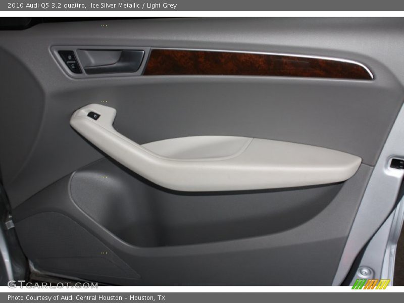 Ice Silver Metallic / Light Grey 2010 Audi Q5 3.2 quattro