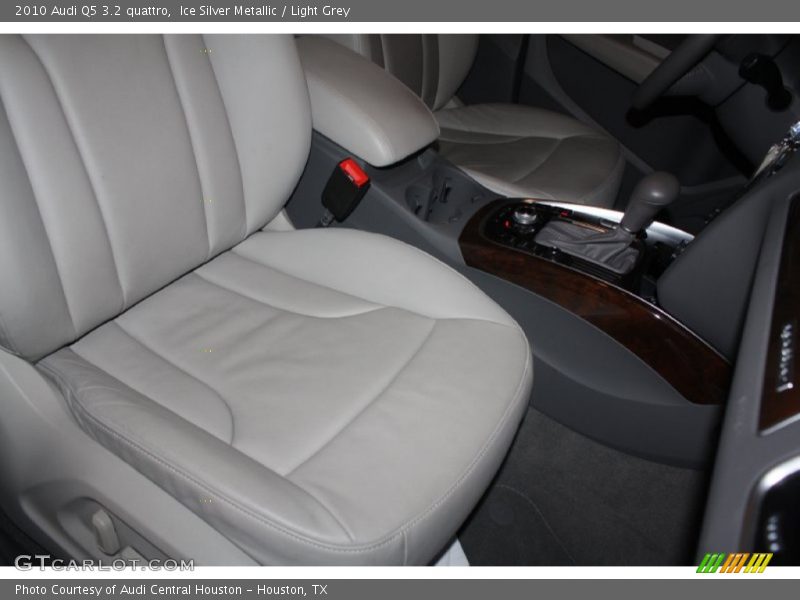 Ice Silver Metallic / Light Grey 2010 Audi Q5 3.2 quattro
