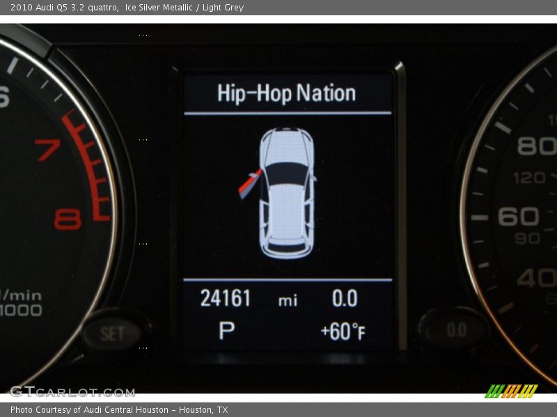 Ice Silver Metallic / Light Grey 2010 Audi Q5 3.2 quattro