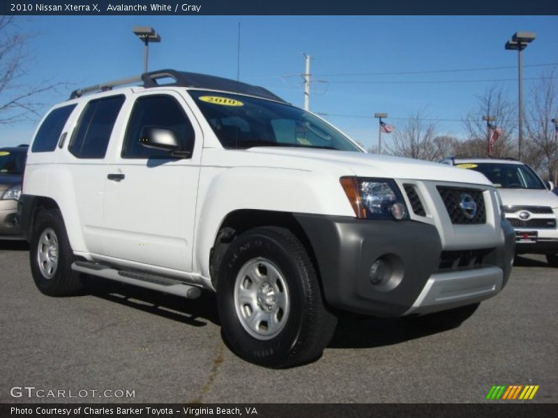 Front 3/4 View of 2010 Xterra X