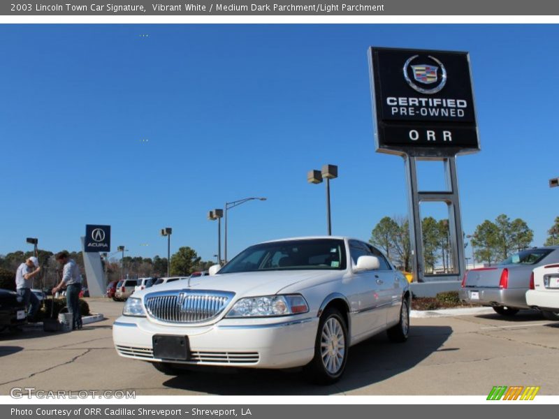 Vibrant White / Medium Dark Parchment/Light Parchment 2003 Lincoln Town Car Signature