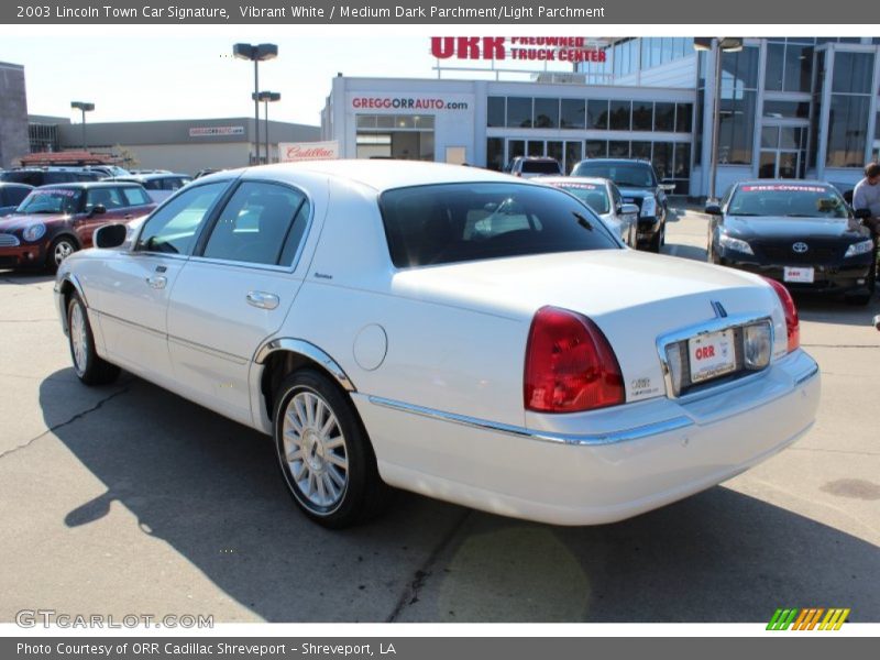 Vibrant White / Medium Dark Parchment/Light Parchment 2003 Lincoln Town Car Signature