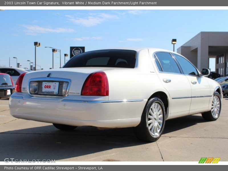 Vibrant White / Medium Dark Parchment/Light Parchment 2003 Lincoln Town Car Signature