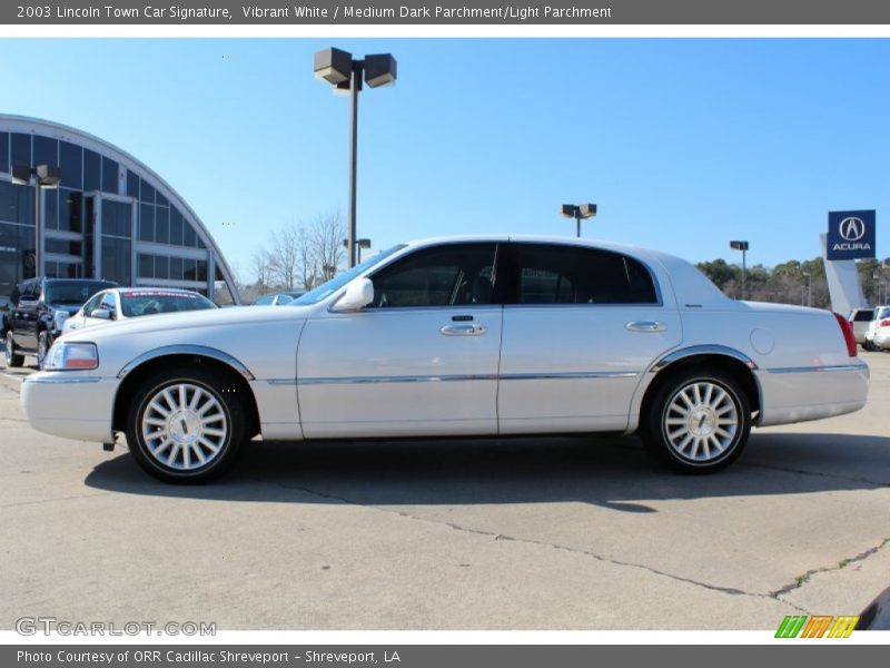 Vibrant White / Medium Dark Parchment/Light Parchment 2003 Lincoln Town Car Signature