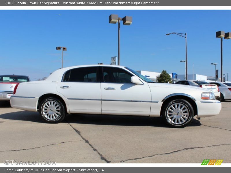 Vibrant White / Medium Dark Parchment/Light Parchment 2003 Lincoln Town Car Signature