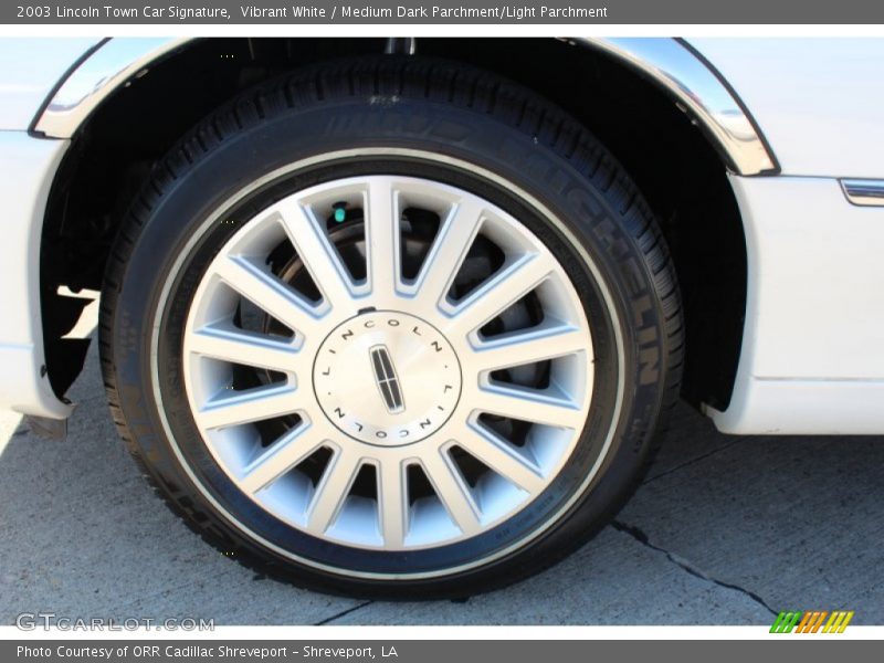 Vibrant White / Medium Dark Parchment/Light Parchment 2003 Lincoln Town Car Signature