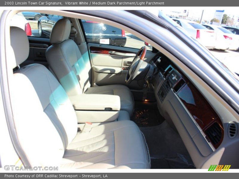 Vibrant White / Medium Dark Parchment/Light Parchment 2003 Lincoln Town Car Signature