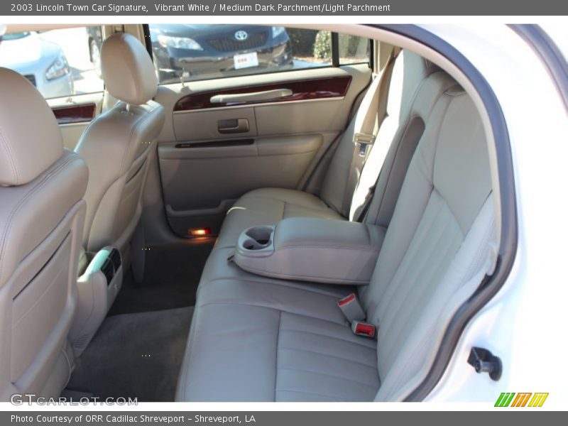 Vibrant White / Medium Dark Parchment/Light Parchment 2003 Lincoln Town Car Signature
