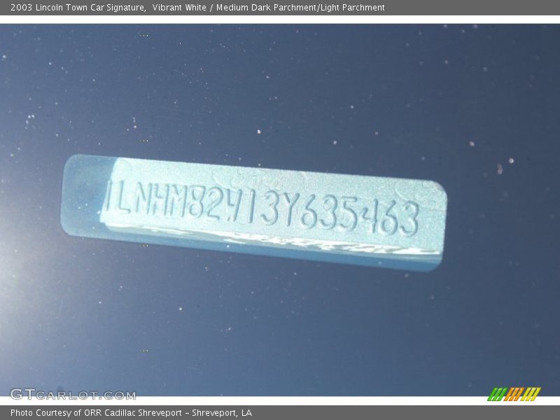 Vibrant White / Medium Dark Parchment/Light Parchment 2003 Lincoln Town Car Signature