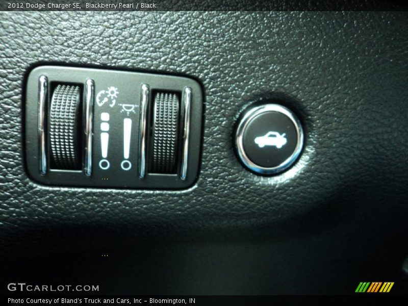 Blackberry Pearl / Black 2012 Dodge Charger SE