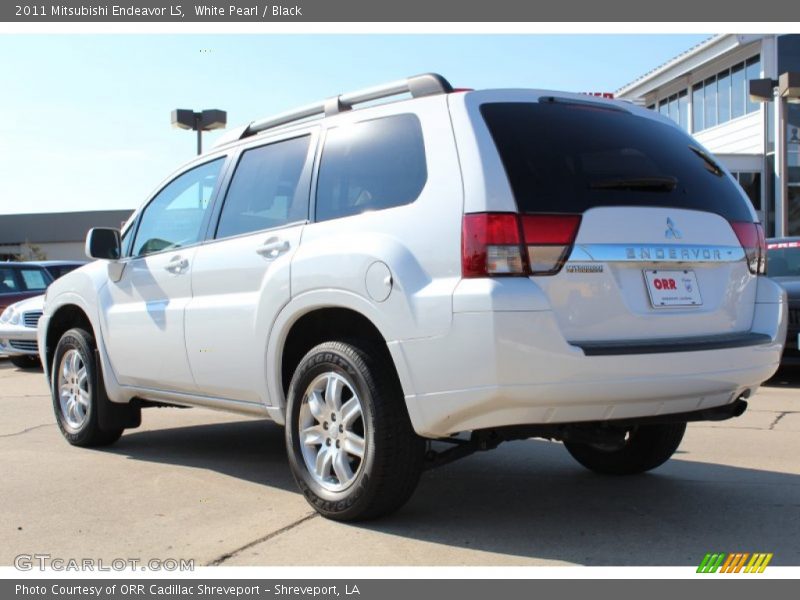 White Pearl / Black 2011 Mitsubishi Endeavor LS