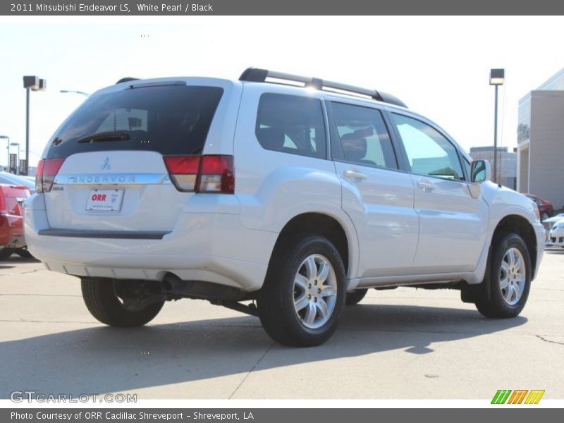 White Pearl / Black 2011 Mitsubishi Endeavor LS