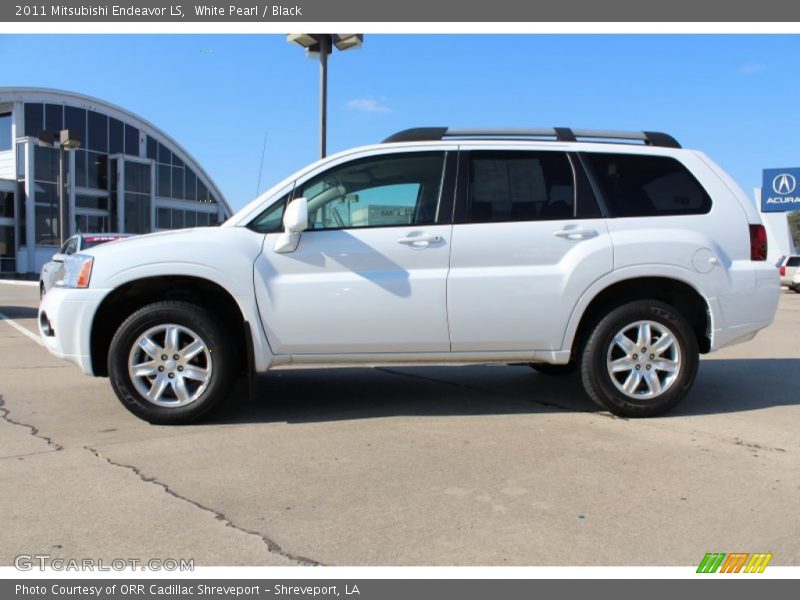 White Pearl / Black 2011 Mitsubishi Endeavor LS