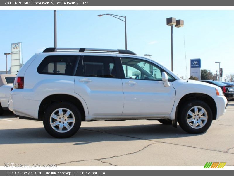 White Pearl / Black 2011 Mitsubishi Endeavor LS