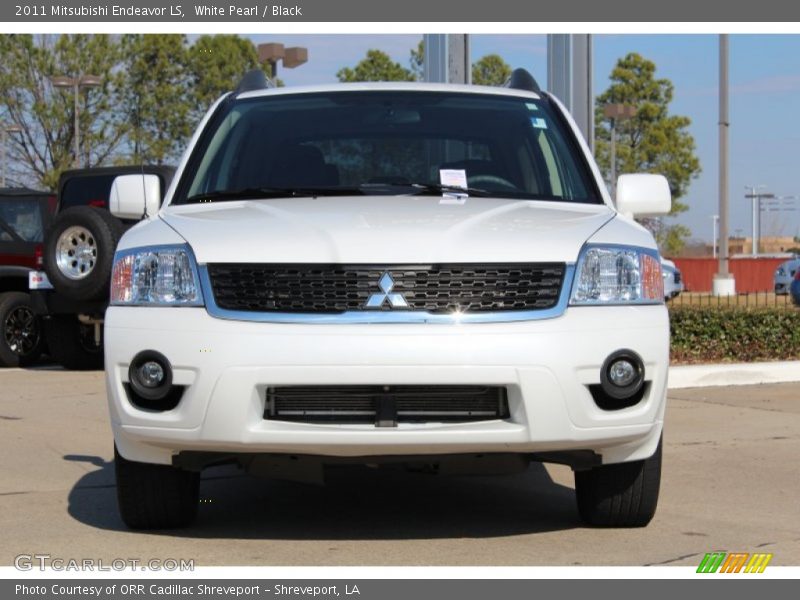 White Pearl / Black 2011 Mitsubishi Endeavor LS