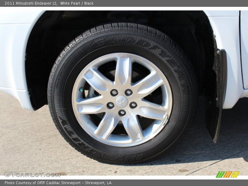 White Pearl / Black 2011 Mitsubishi Endeavor LS