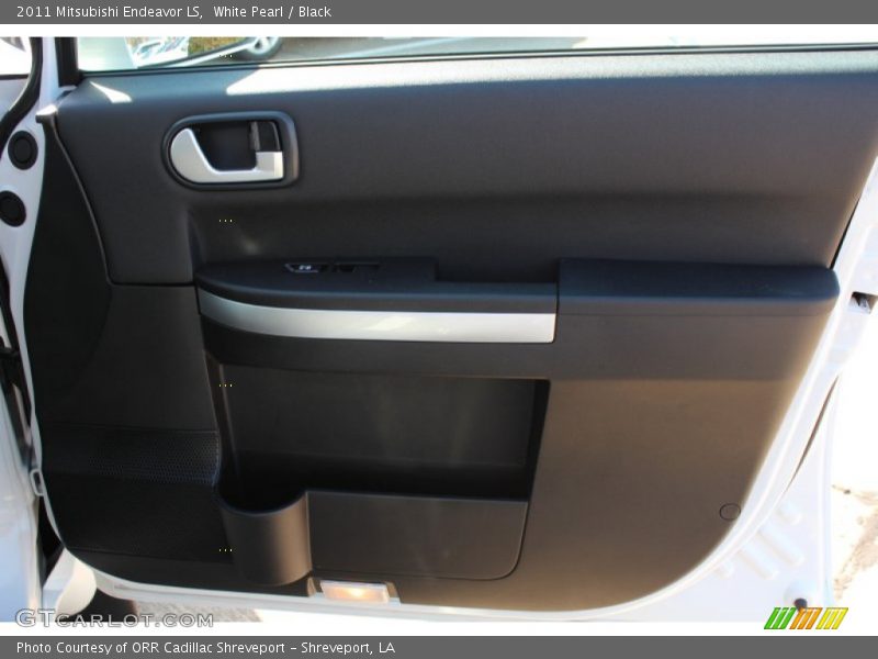 White Pearl / Black 2011 Mitsubishi Endeavor LS