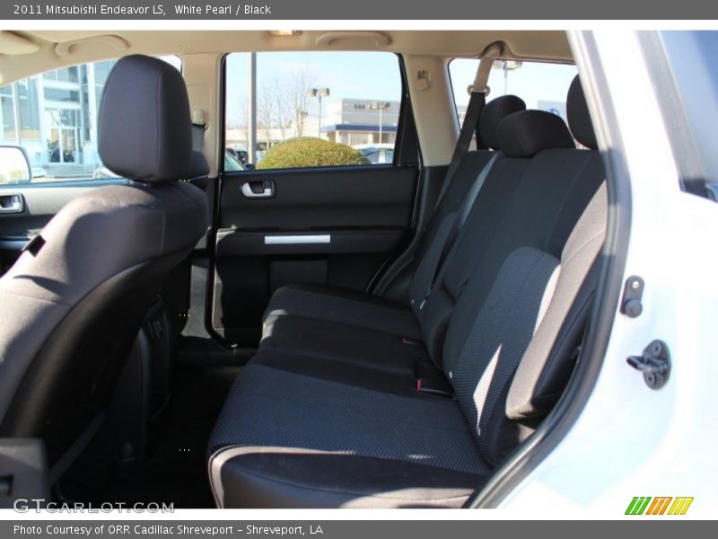 White Pearl / Black 2011 Mitsubishi Endeavor LS