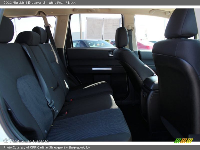 White Pearl / Black 2011 Mitsubishi Endeavor LS