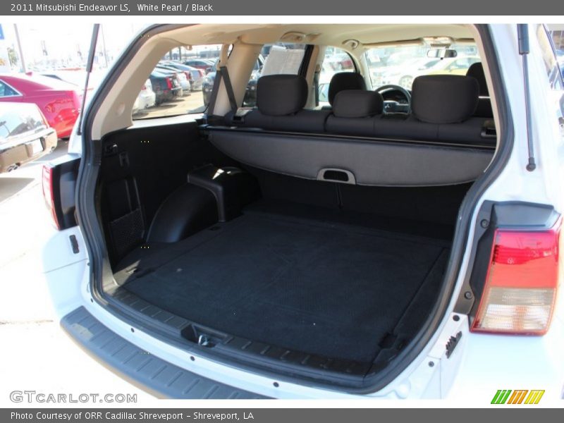 White Pearl / Black 2011 Mitsubishi Endeavor LS