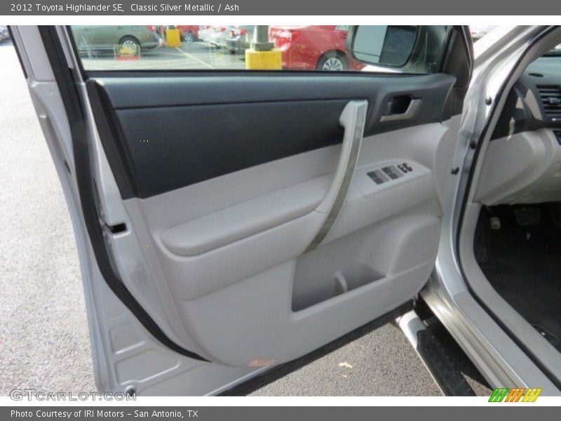 Classic Silver Metallic / Ash 2012 Toyota Highlander SE