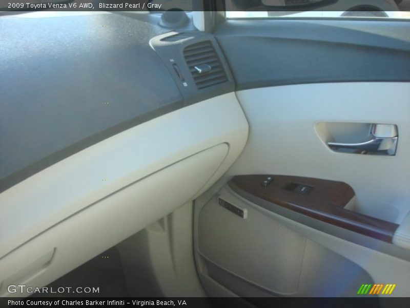 Blizzard Pearl / Gray 2009 Toyota Venza V6 AWD