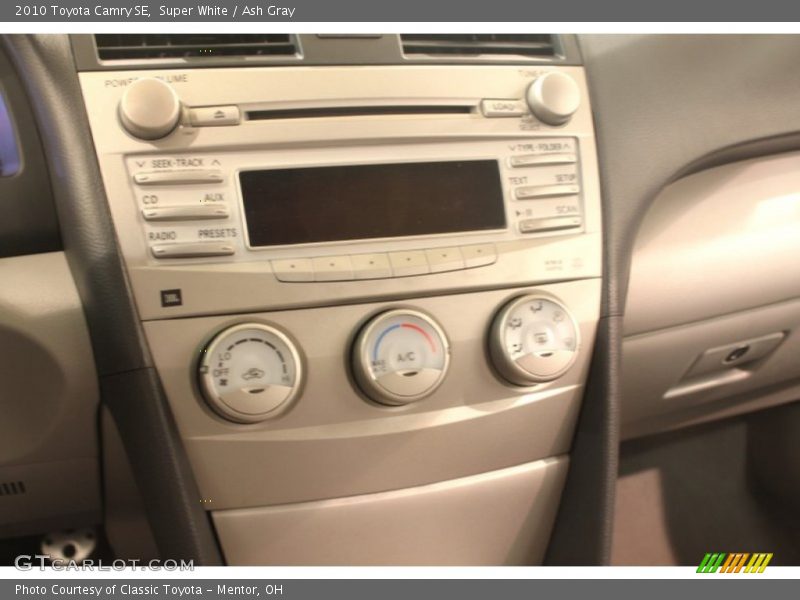 Super White / Ash Gray 2010 Toyota Camry SE