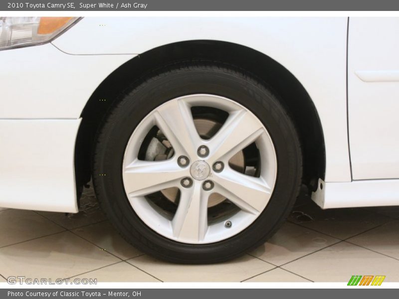 Super White / Ash Gray 2010 Toyota Camry SE