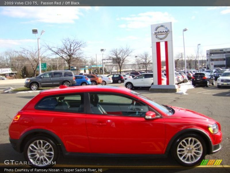 Passion Red / Off Black 2009 Volvo C30 T5