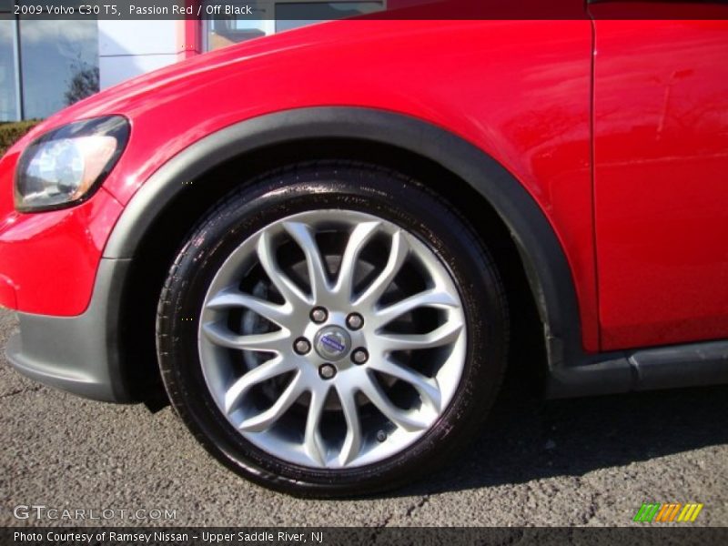 Passion Red / Off Black 2009 Volvo C30 T5