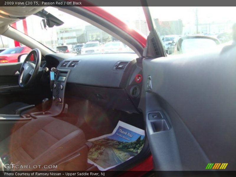 Passion Red / Off Black 2009 Volvo C30 T5