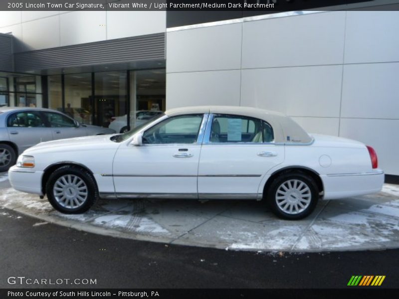 Vibrant White / Light Parchment/Medium Dark Parchment 2005 Lincoln Town Car Signature