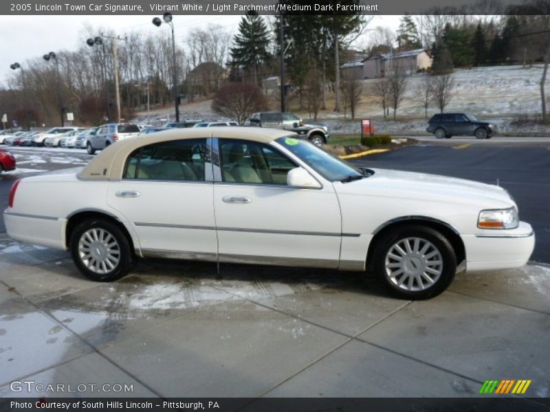 Vibrant White / Light Parchment/Medium Dark Parchment 2005 Lincoln Town Car Signature