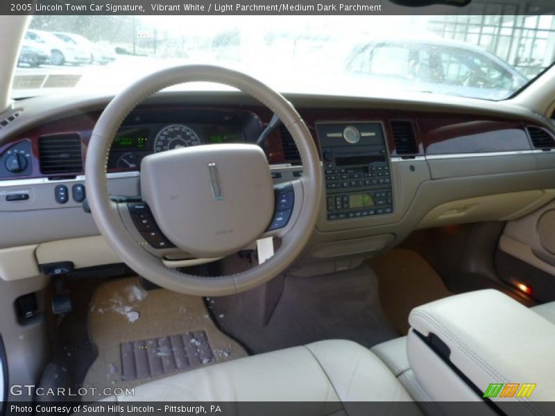 Vibrant White / Light Parchment/Medium Dark Parchment 2005 Lincoln Town Car Signature
