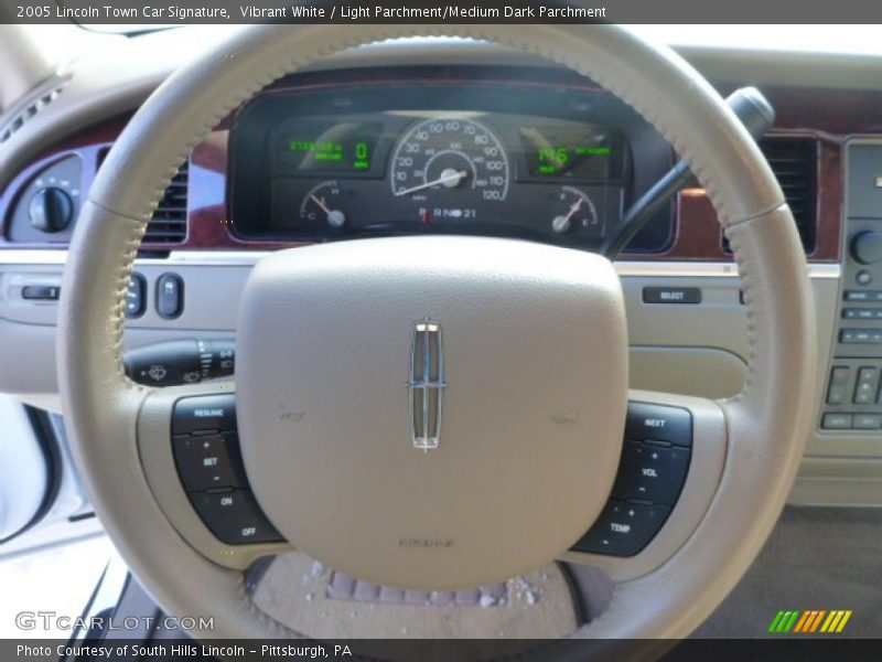 Vibrant White / Light Parchment/Medium Dark Parchment 2005 Lincoln Town Car Signature