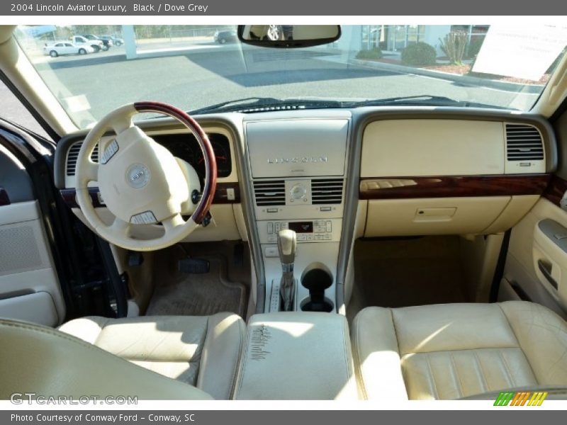 Dashboard of 2004 Aviator Luxury