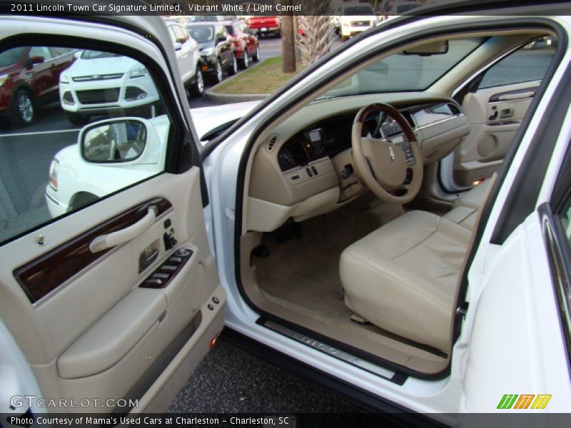 Vibrant White / Light Camel 2011 Lincoln Town Car Signature Limited
