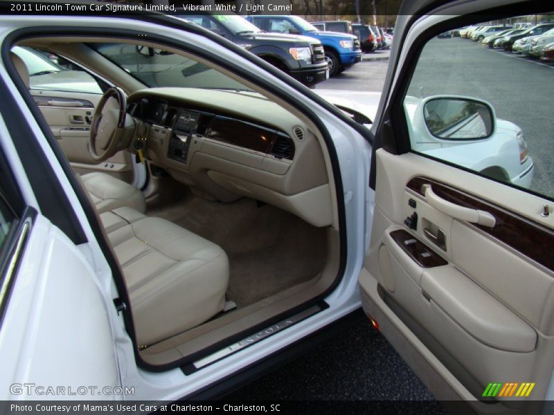 Vibrant White / Light Camel 2011 Lincoln Town Car Signature Limited