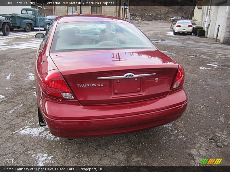 Toreador Red Metallic / Medium Graphite 2000 Ford Taurus SEL
