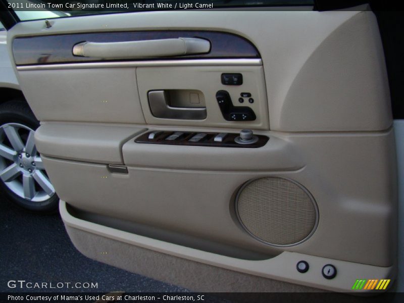 Vibrant White / Light Camel 2011 Lincoln Town Car Signature Limited