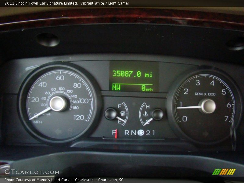 Vibrant White / Light Camel 2011 Lincoln Town Car Signature Limited